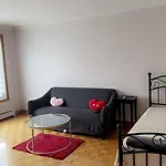 Montreal One-Bedroom Apartment Number1 With Shared-Bathroom And Shared Kitchen