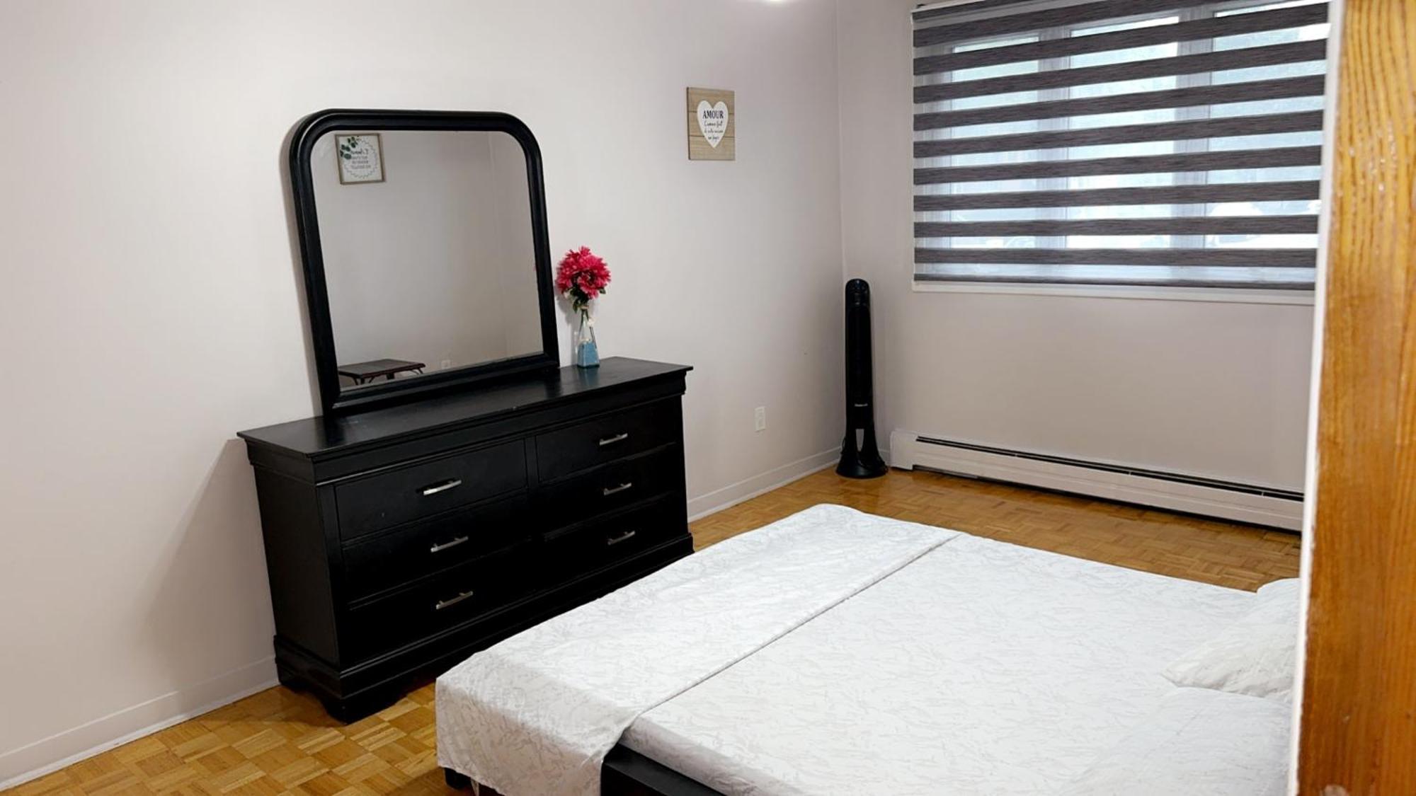 One-bedroom Number1 With Shared-bathroom And Shared Kitchen * Montreal